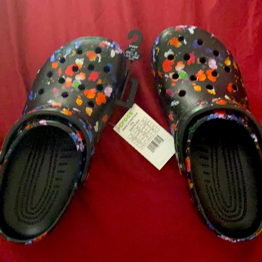 - CROCS FLORAL BLACK